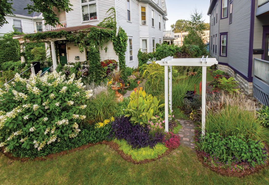Make a Big Impact in a Small Urban Space with Tropical Plants 3 Make a Big Impact in a Small Urban Space with