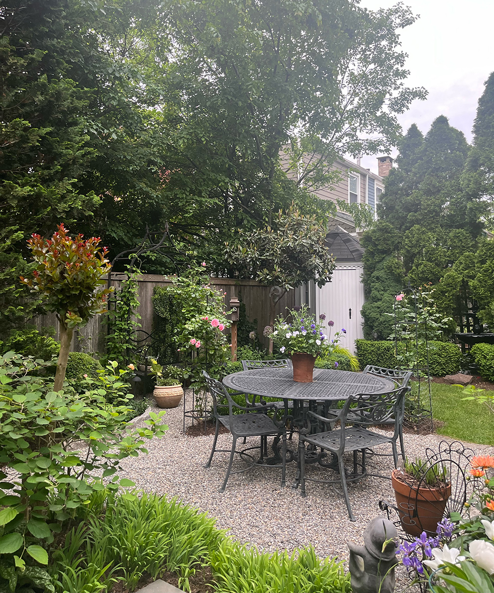 Sitzbereich auf der Kies -Terrasse