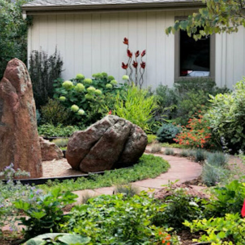 Gpod phipps 5 walking circle with large rock centerpiece thumb 1x1.jpg