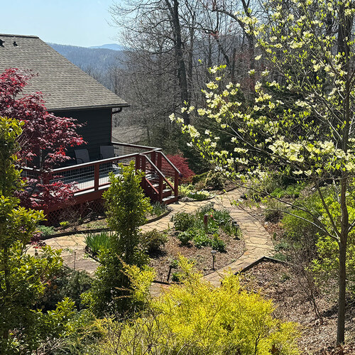 Gpod bromer sloped spring garden thumb 1x1.jpg