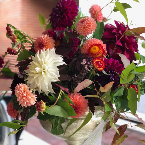 01 rgma dahlia centerpiece photo credit maureen robinson thumb 1x1.jpg
