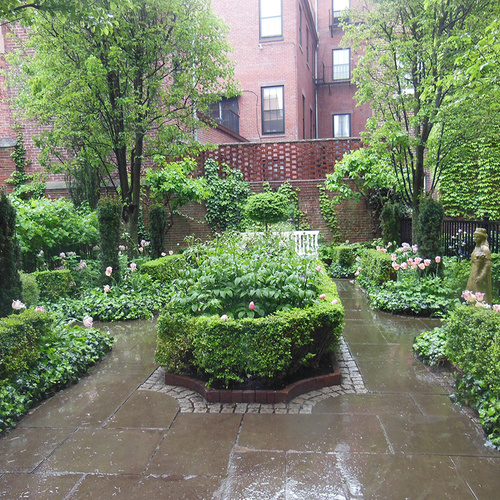Gpod mellen 1 formal courtyard garden thumb 1x1.jpg